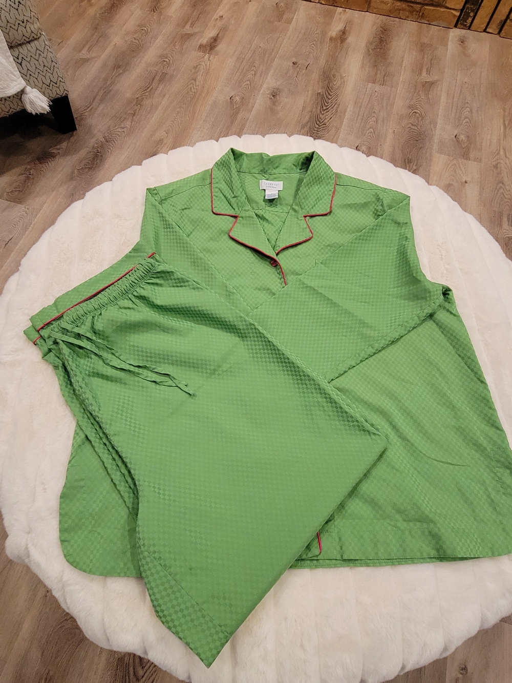 Cabernet Green Sleeveless Pajama Set with Red Trim